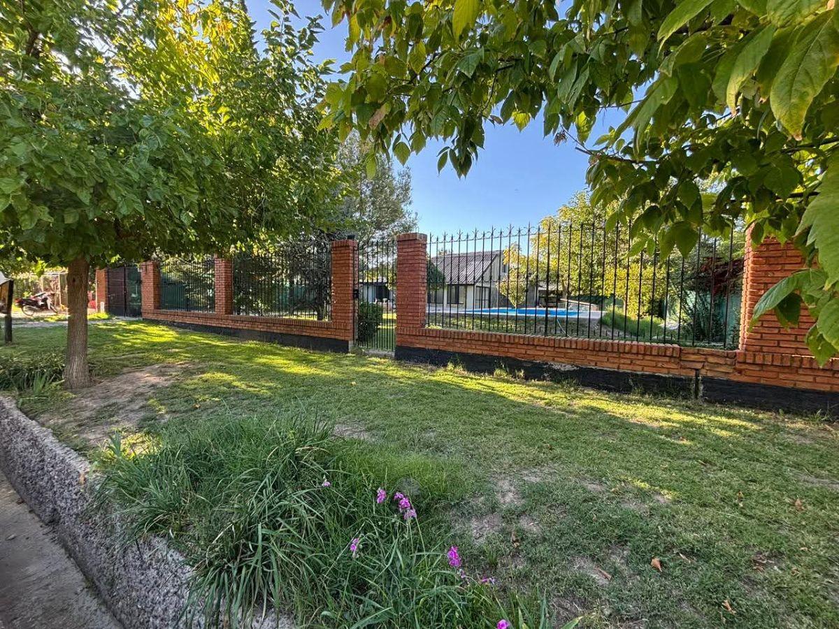 Foto de CASA EN VENTA – BARRIO CERRADO LOS AROMOS – VIEYTES LIMITE MAIPU/ LUJAN, imagen 1