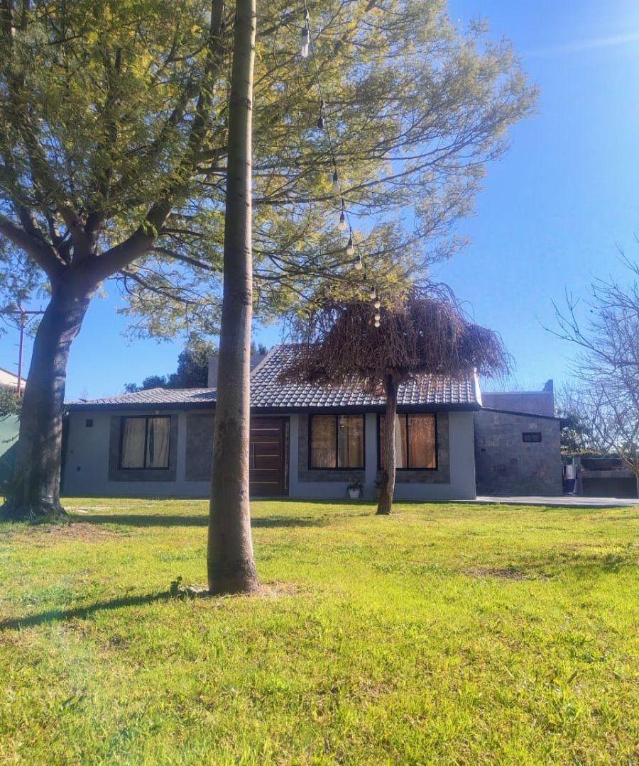 Foto de CASA EN VENTA – BARRIO CERRADO LOS AROMOS – VIEYTES LIMITE MAIPU/ LUJAN, imagen 2