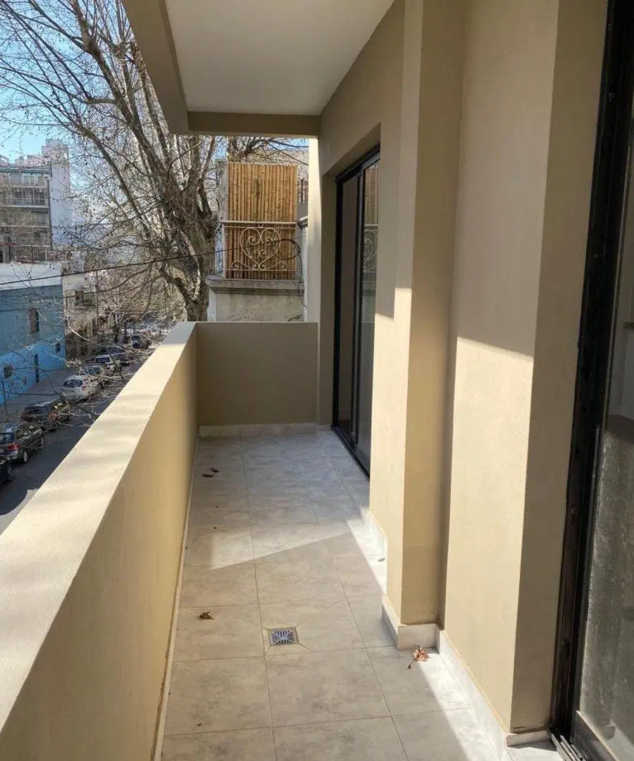Departamento monoambiente al frente con balcon en plaza irlanda 5