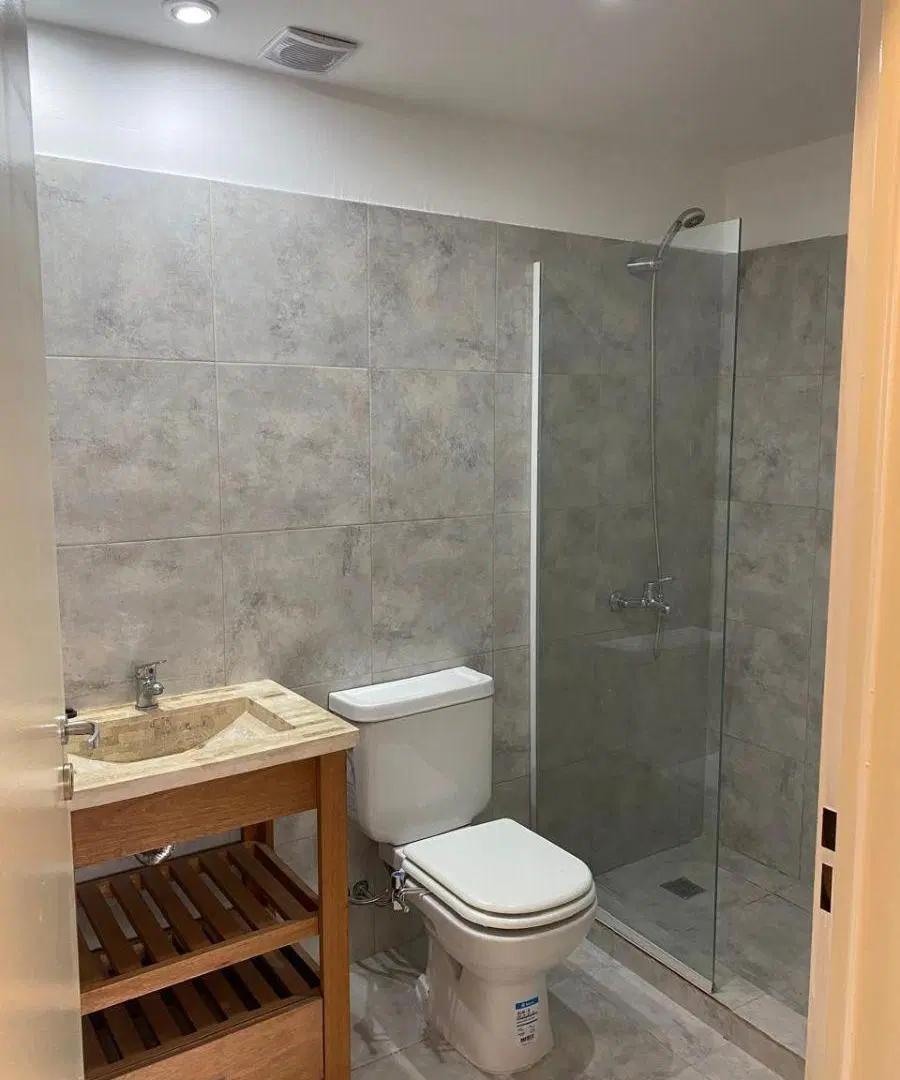Departamento monoambiente al frente con balcon en plaza irlanda 3