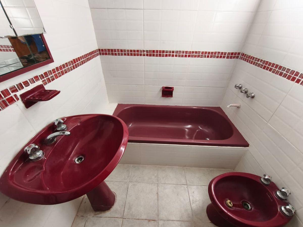 Foto de departamento en alquiler de 2 ambientes con patio en villa general mitre, imagen 2