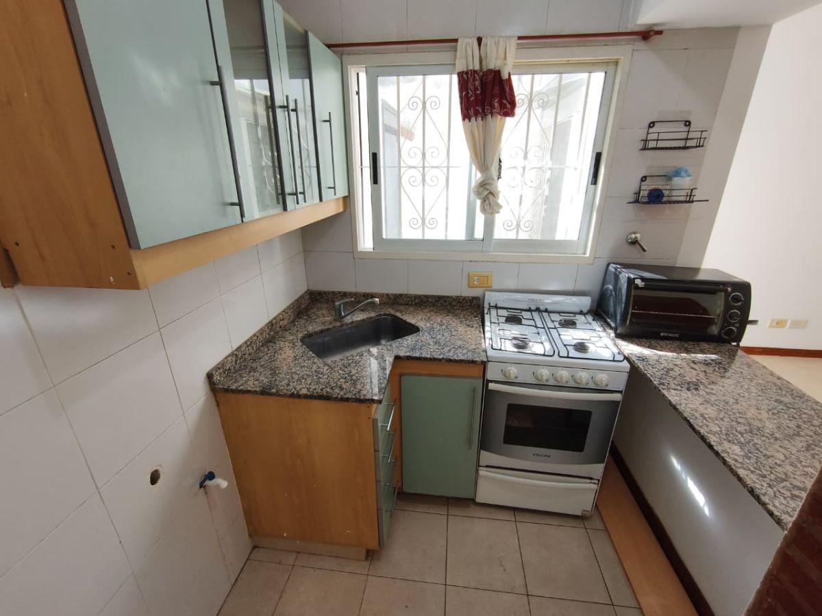 Foto de Alquiler de Departamento de 2 AMB con patio en Flores, imagen 3