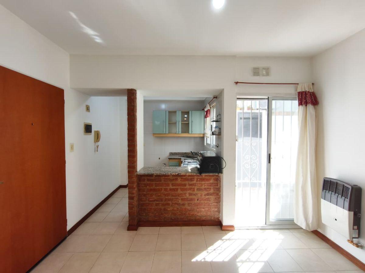 Foto de Alquiler de Departamento de 2 AMB con patio en Flores, imagen 5