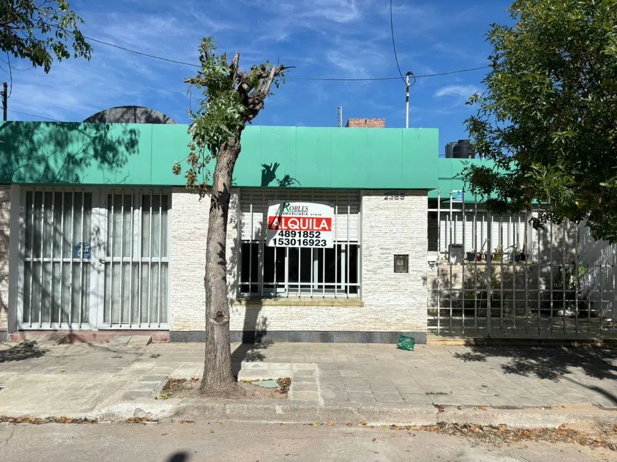 Hermosa y amplia casa en alquiler, barrio Marechal. 2