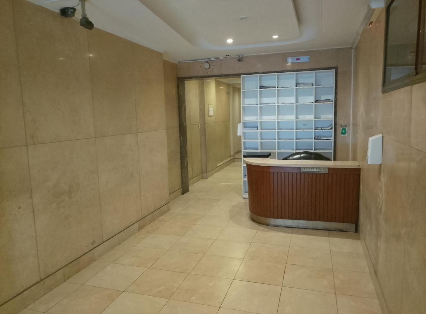 Oficina  (   apto vivienda por reglamento)