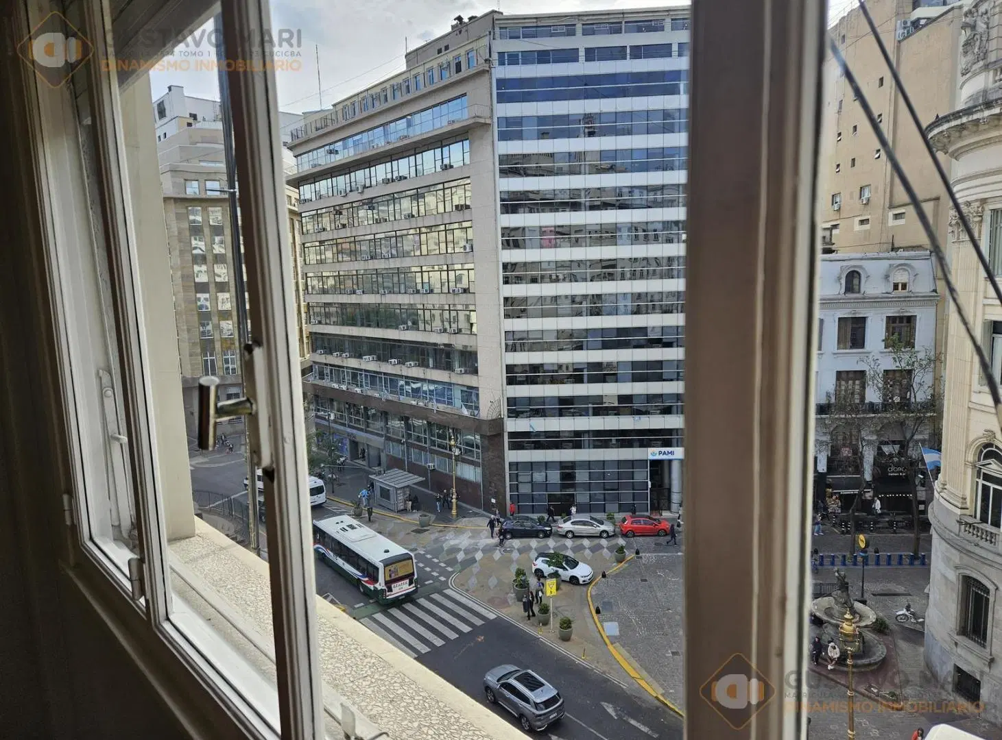 Departamento vista abierta. 2 ambientes .apto profesional o vivienda. Impecable. 5