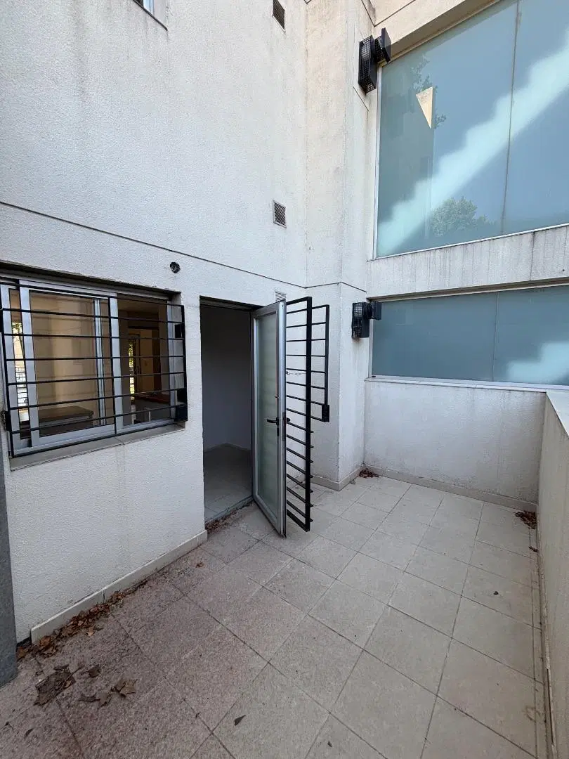 Amplio Departamento 1 dormitorio - Patio y balcon al frente 4