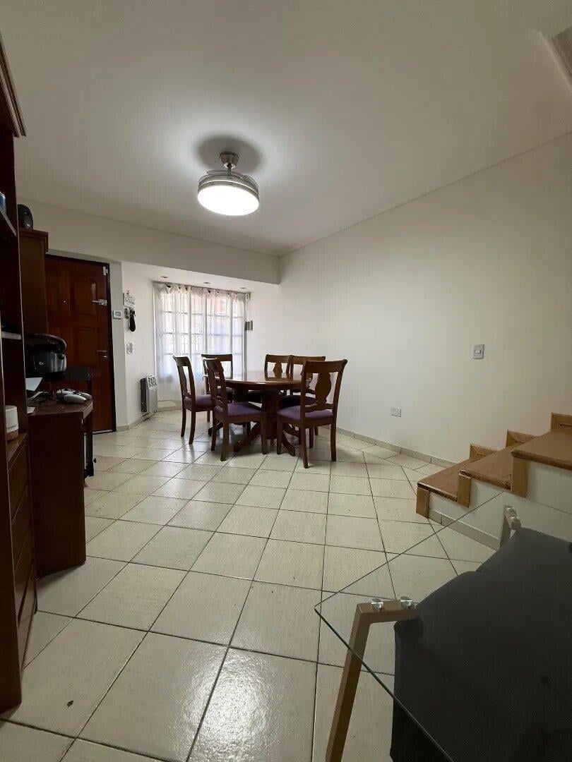 Foto de Venta Duplex Cuatro Amb./cochera En Devoto, imagen 2