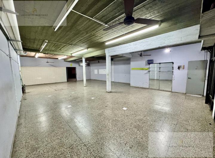 Local en venta sobre Av. San Martin Florencio Varela. 3