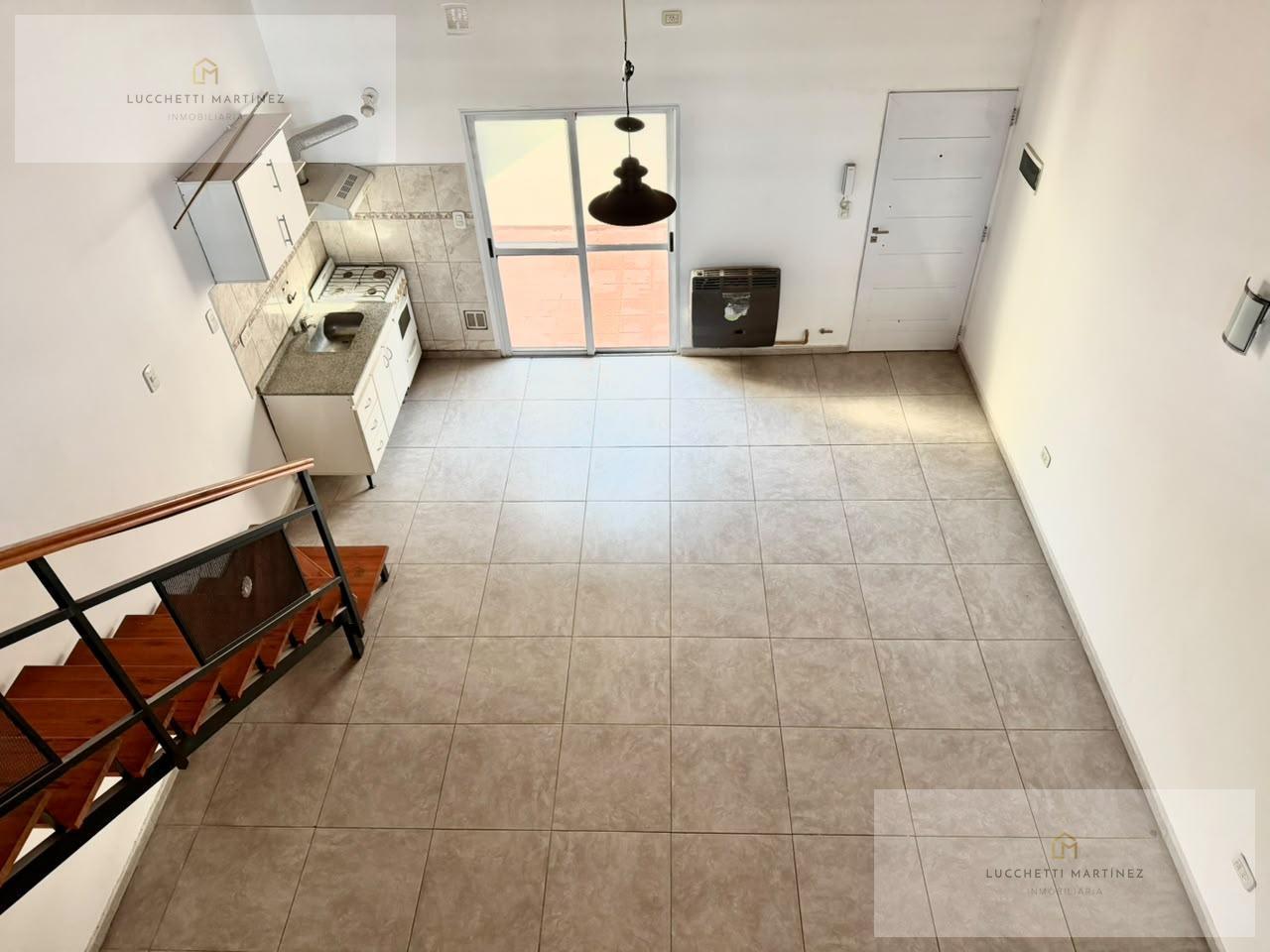 Foto de Departamento 2 ambientes con entre piso y patio sobre av san martin, imagen 3