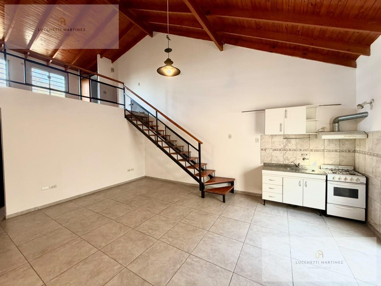 Foto de Departamento 2 ambientes con entre piso y patio sobre av san martin, imagen 5