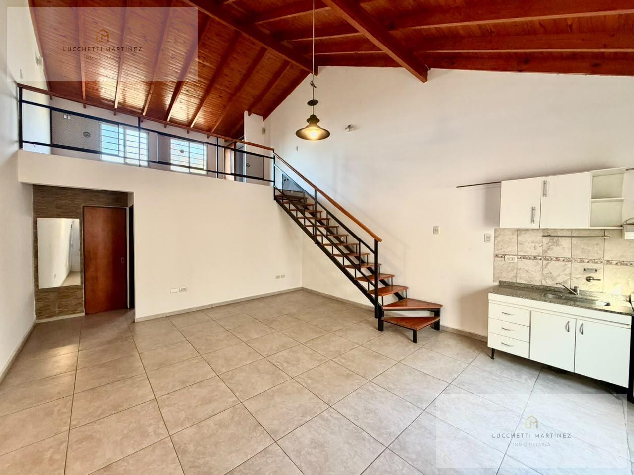 Foto de Departamento 2 ambientes con entre piso y patio sobre av san martin, imagen 2