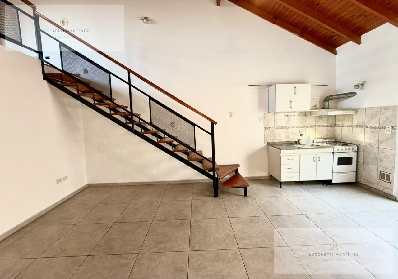 Foto de Departamento 2 ambientes con entre piso y patio sobre av san martin, imagen 4