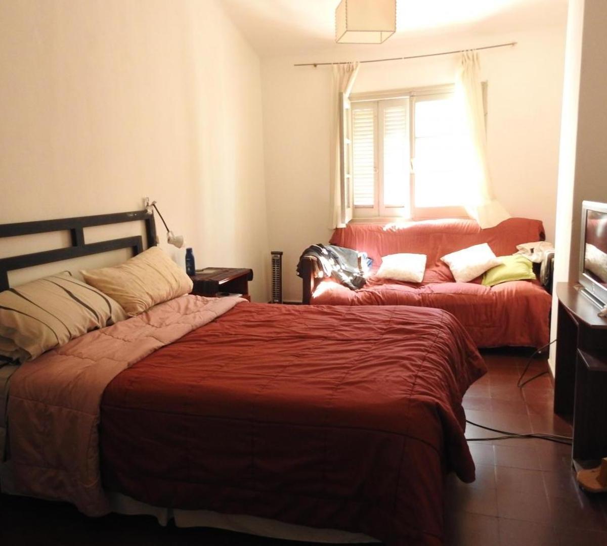 CASA Y DEPARTAMENTO EN ALTO ALBERDI TERRENO 500 M2
