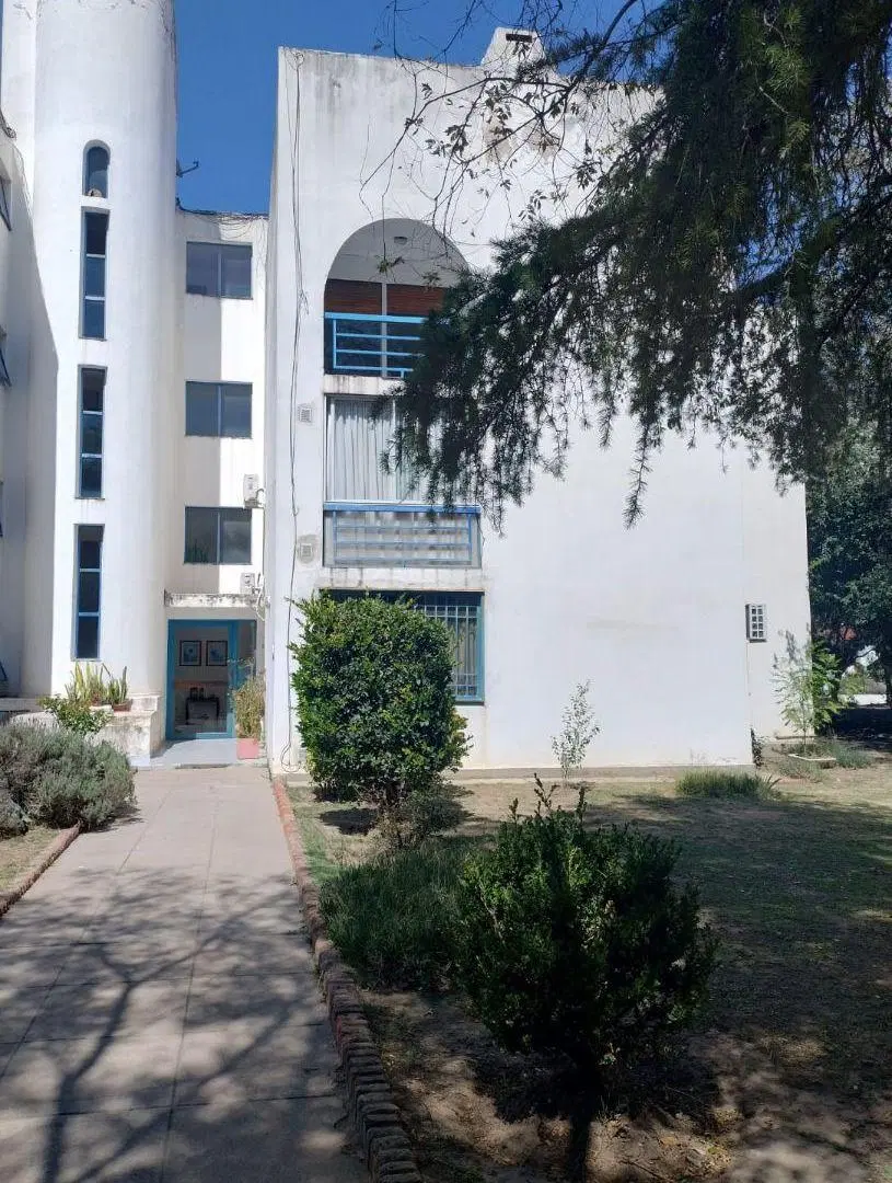 ALQUILA DPTO 1 DORMITORIO CON COCHERA / ARCOS DEL CERRO 3