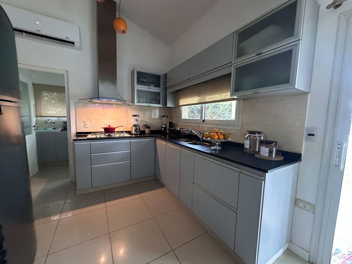 Foto de VENTA CASA 3 DORMITORIOS CON PILETA / Juárez Celman, imagen 2