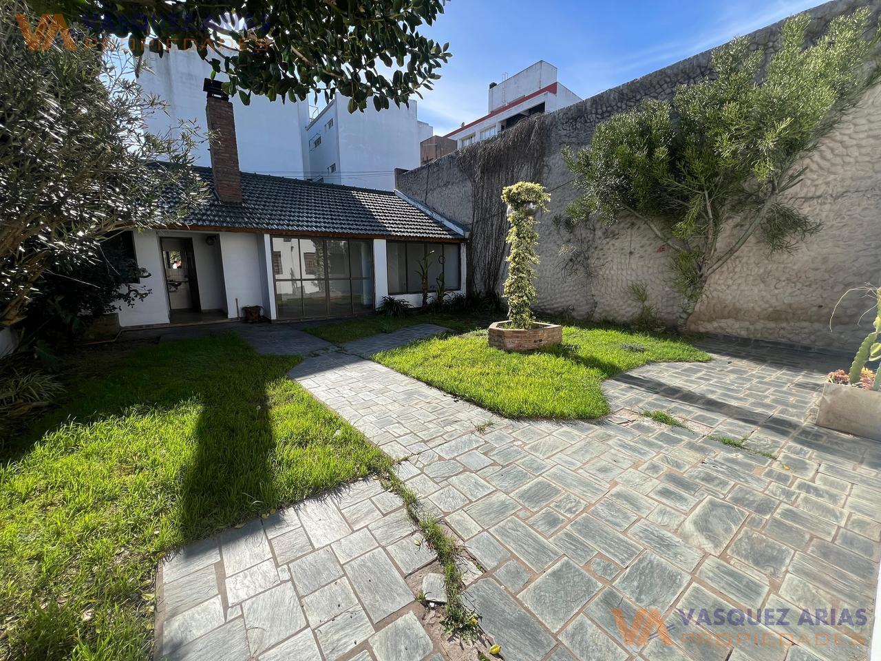 Casa de 3 Dormitorios con cochera
