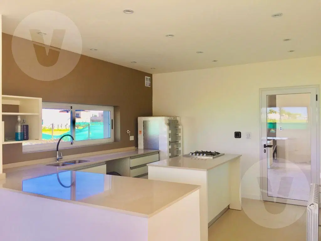 Casa en venta y Alquiler anual AMOBLADA - Barrio Santa Ines, Canning 3