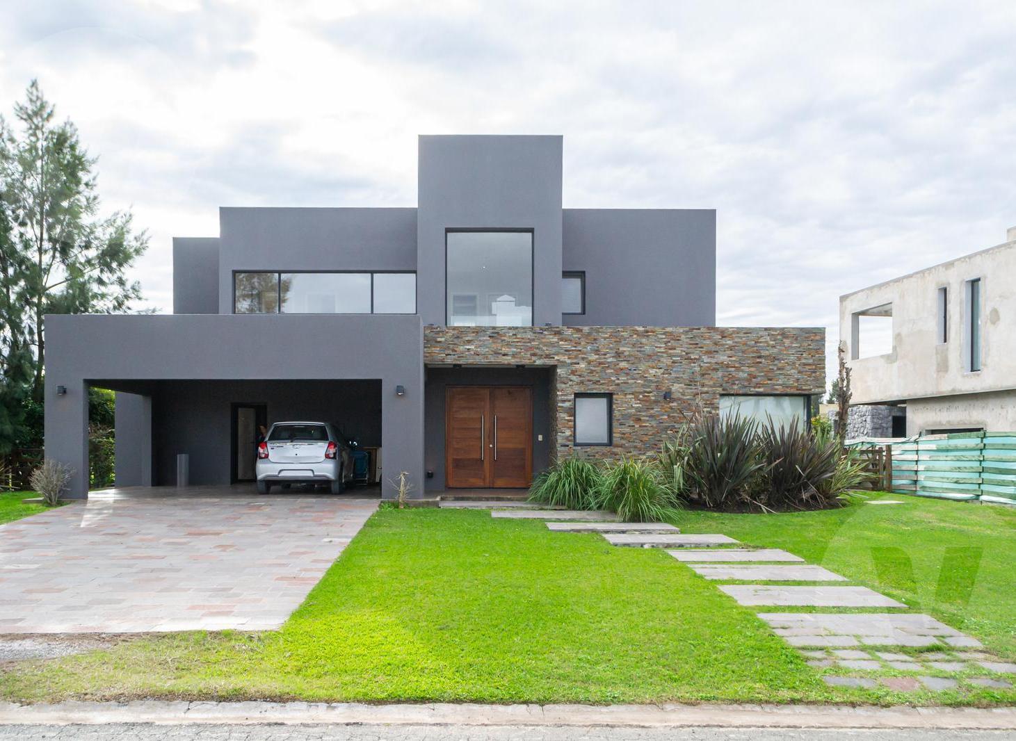 Casa a laguna en venta - Barrio El Principado, Canning