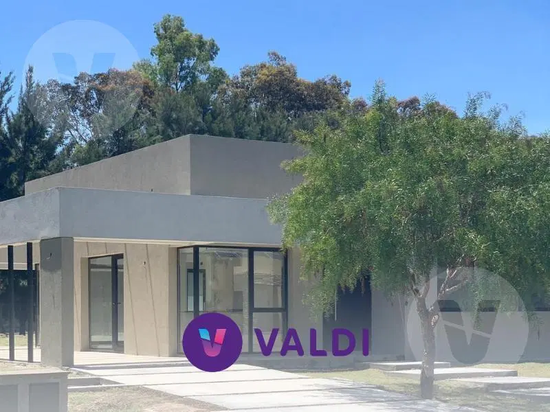 Casa en venta con renta - Barrio Santa Juana, Canning 3