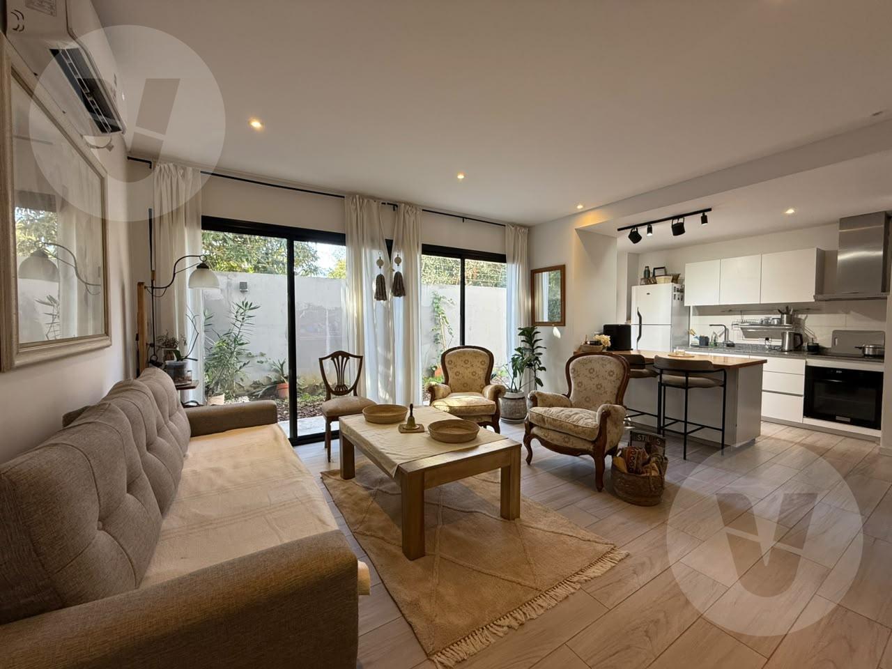 Foto de Duplex en venta Apto Crédito 3 ambientes jardín quincho en Canning, imagen 1