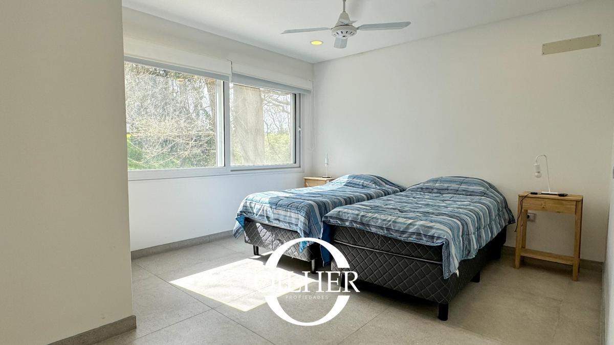 Moderna Casa en Venta en Cariló. Se Acepta Lote en Carilo! 5