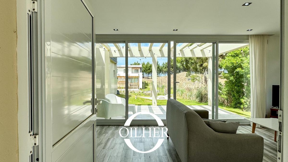 Casa en venta de 3 dormitorios con pileta en Costa Esmeralda. Gas Natural!
