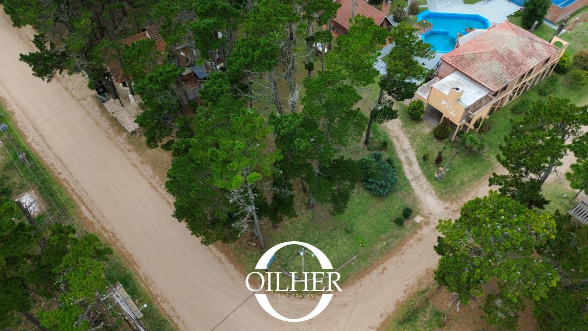 Terreno en Venta de 900 m² a Solo 200 m de La Playa y Sobre Av Comercial! 2