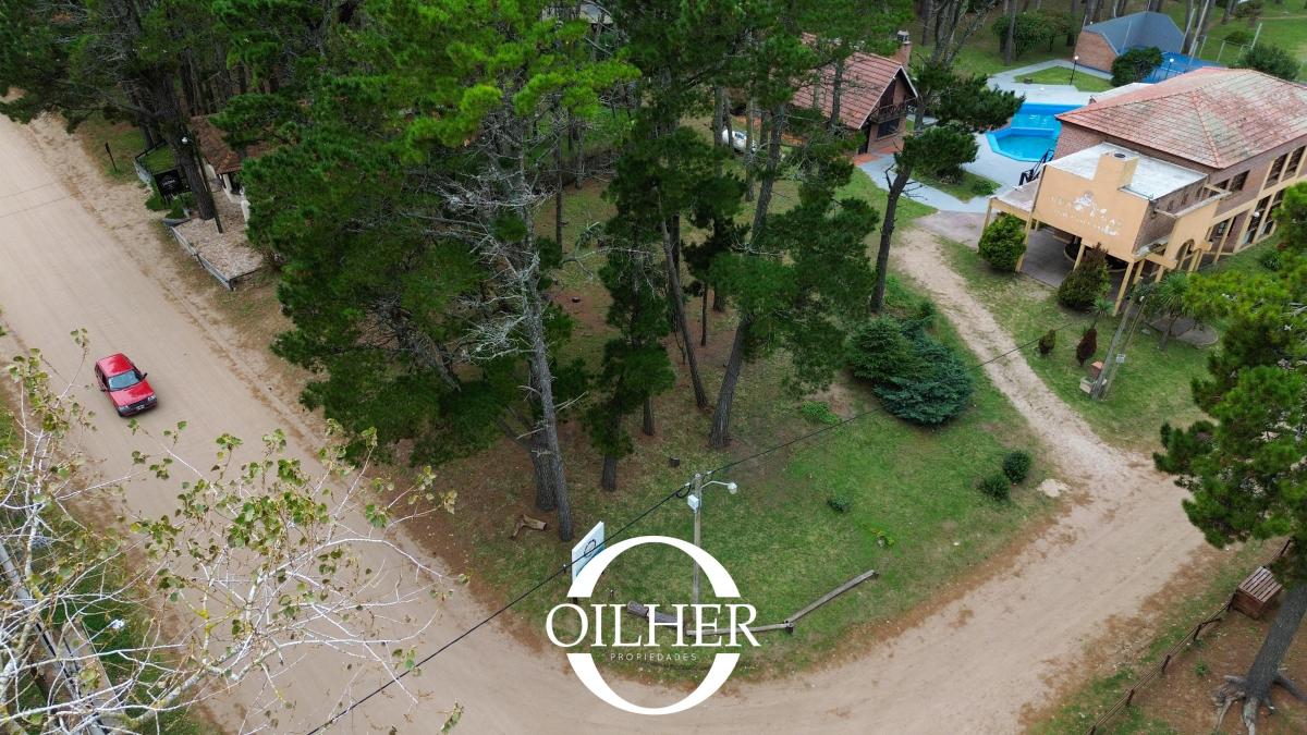Terreno en Venta de 900 m² a Solo 200 m de La Playa y Sobre Av Comercial! 4