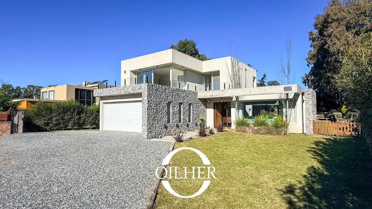 Casa en venta - 5 Dormitorios - Cochera - Costa Esmeralda Golf 2 Lote 600. 2