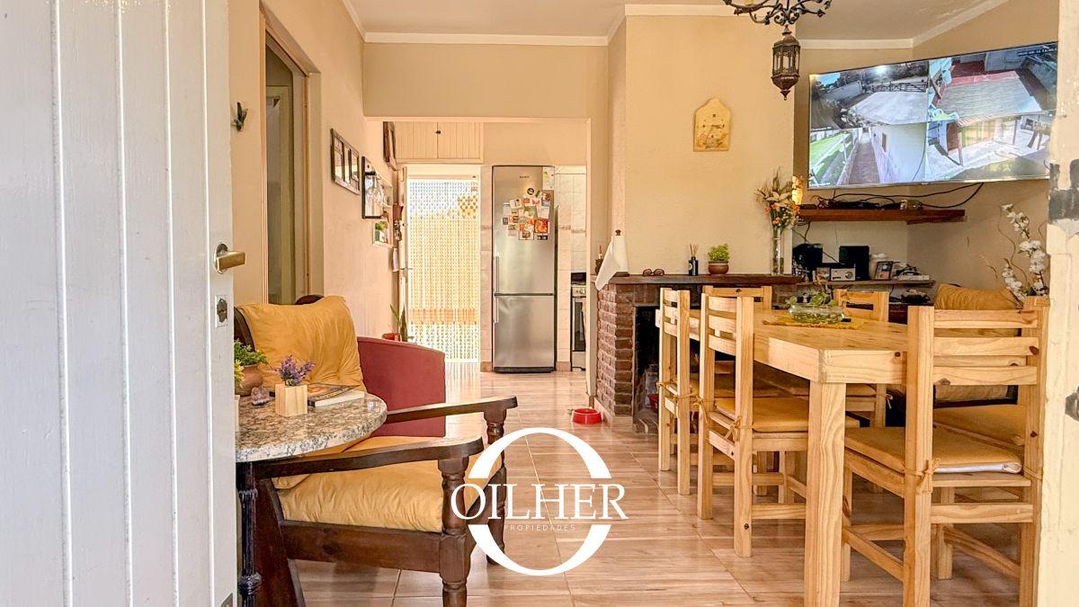 Foto de Oportunidad! Casa en venta + 2 Departamentos! Gas Natural!, imagen 2