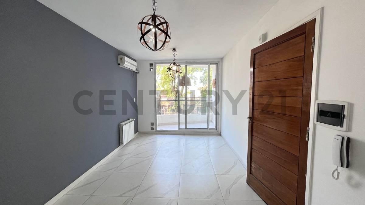 Foto de VENTA DEPARTAMENTO 1 DORMITORIO AMPLIO CON COCHERA EN BARRIO PICHINCHA, imagen 2