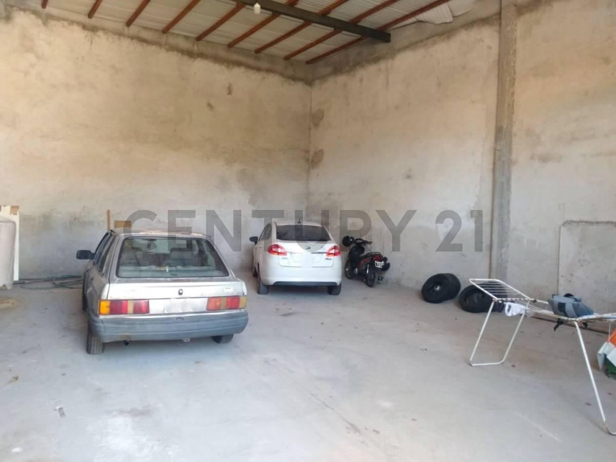 Venta Galpón con Oficinas en Felipe More 1800 1