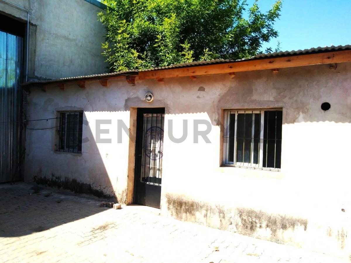 Venta Galpón con Oficinas en Felipe More 1800 4