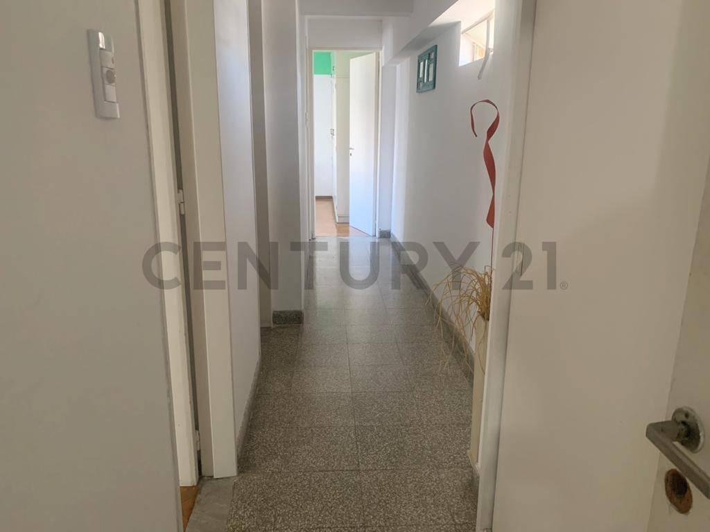 Departamento Zona Centro en Venta - Cocina Reciclada. 2 Dorm. + Comodin 5