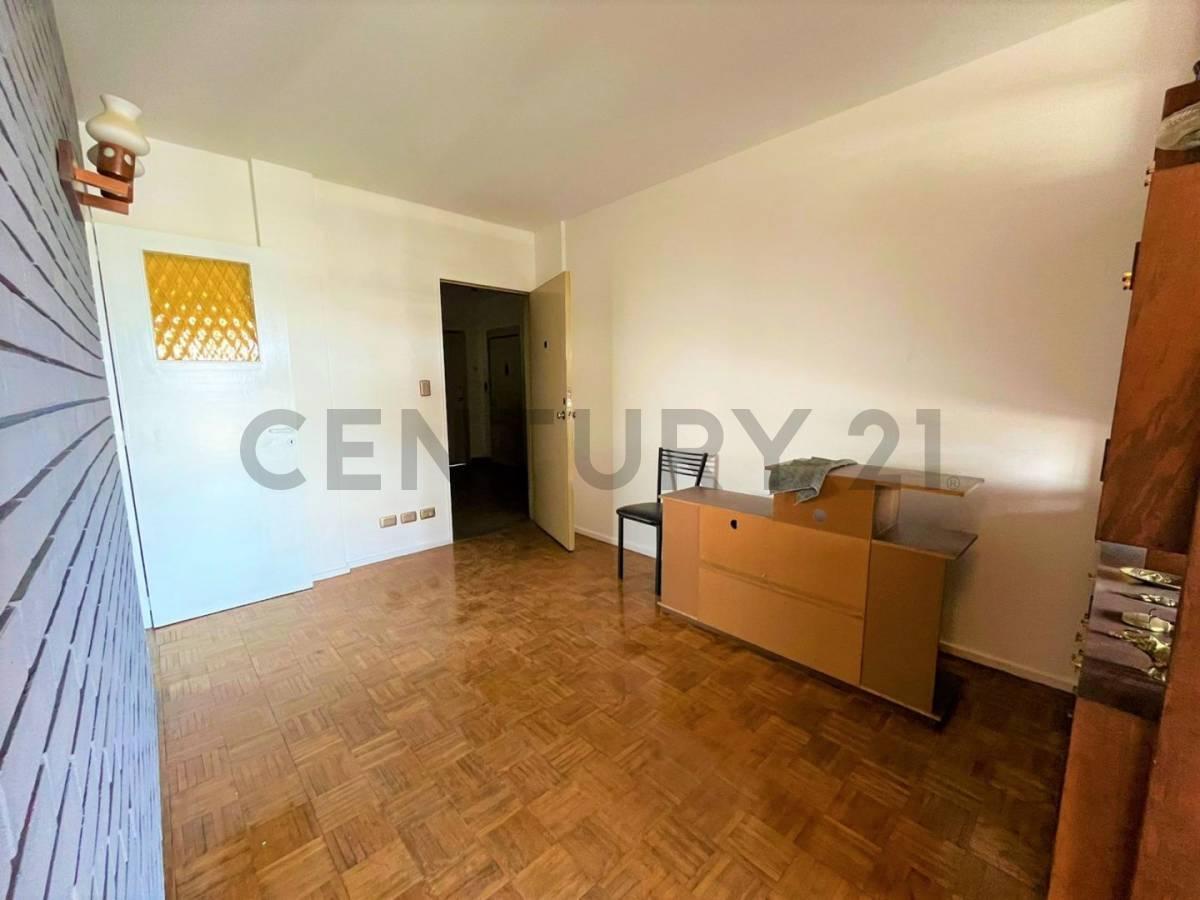 Departamento de Tres Dorm. en Venta 3