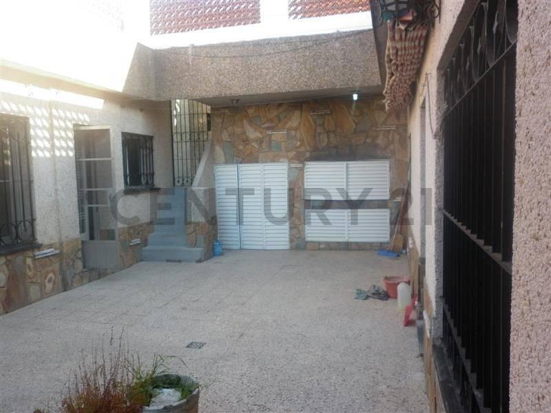 Amplia Casa en Venta - Barrio Alberdi 3