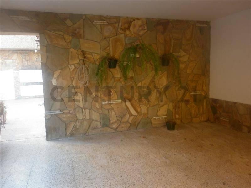 Amplia Casa en Venta - Barrio Alberdi 2
