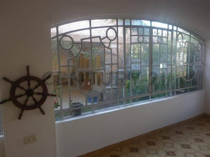 Amplia Casa en Venta - Barrio Alberdi 4