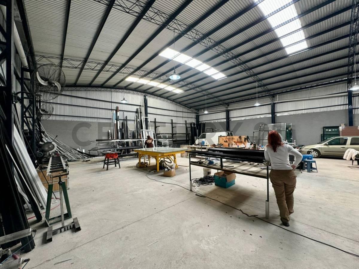 Galpón a Estrenar en Venta - 300 m² a 2 de 27 de Febrero 2