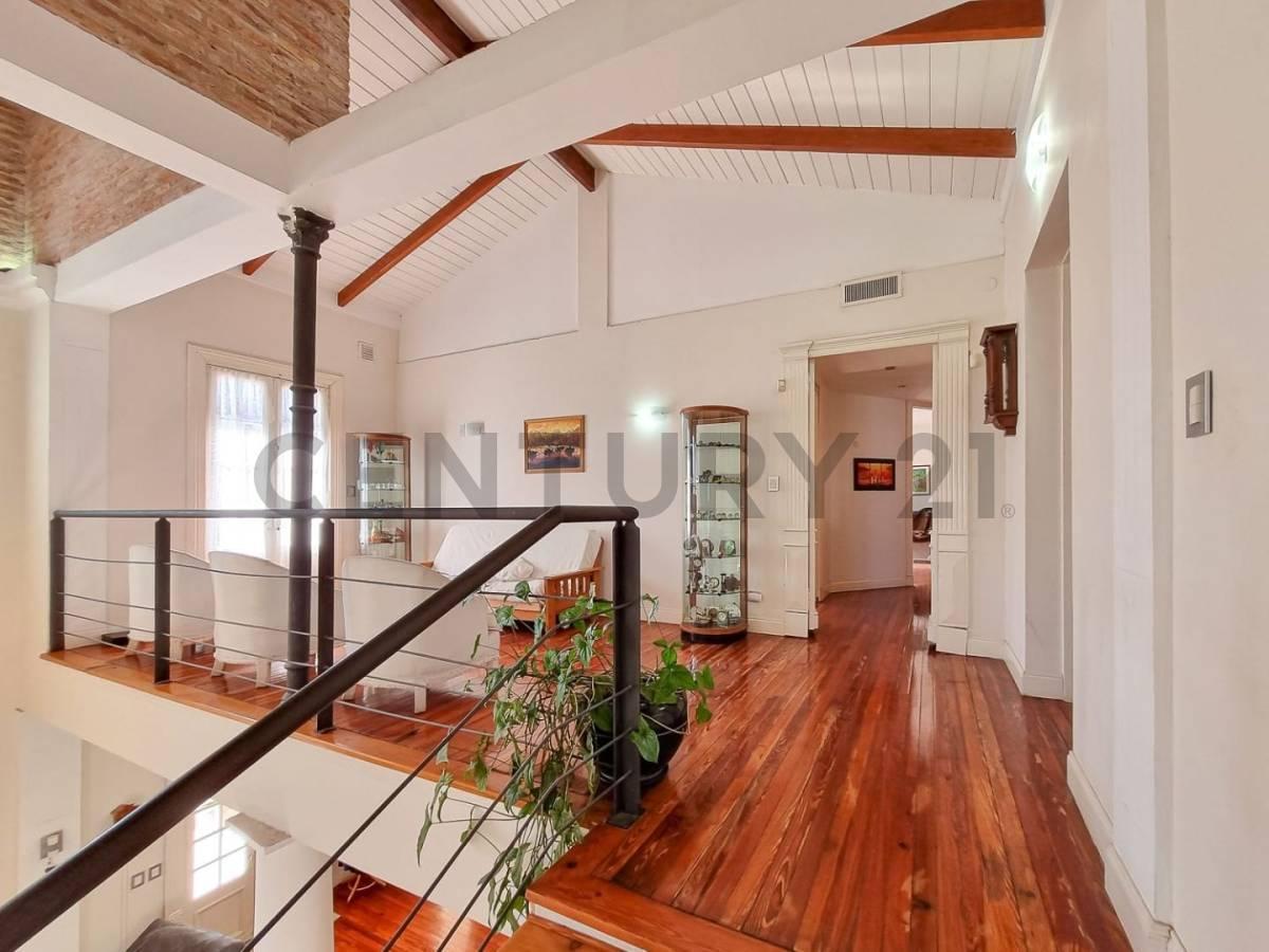 Foto de Casa de 4 dormitorios - 3 baños - Pileta, amplio jardin, imagen 4