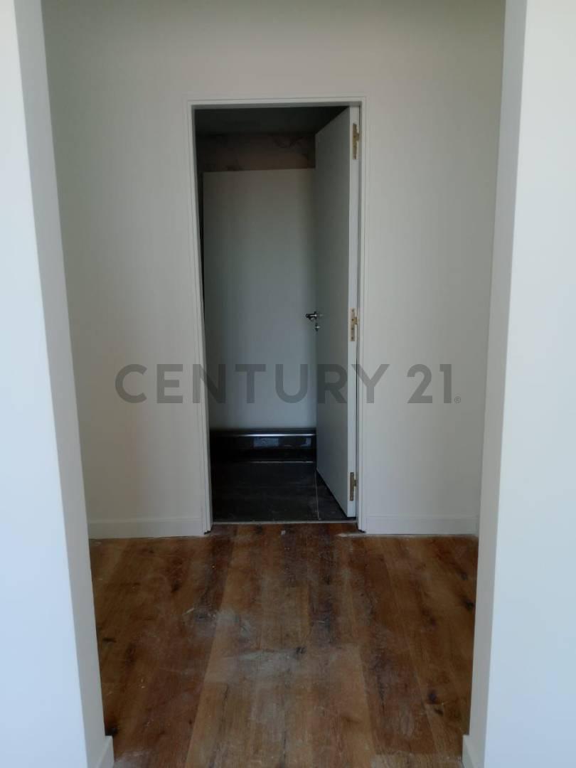 Departamento en Venta con Vista Al Río 5
