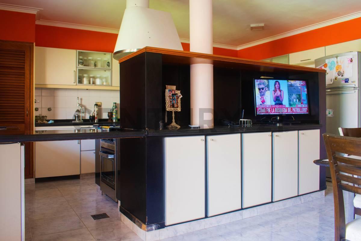Casa en Venta en Barrio Arroyito de Tres Dorm. 3