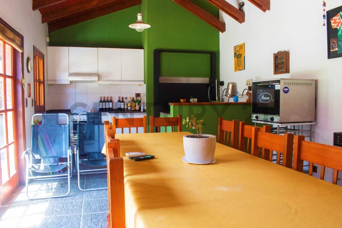 Casa en Venta en Barrio Arroyito de Tres Dorm. 5