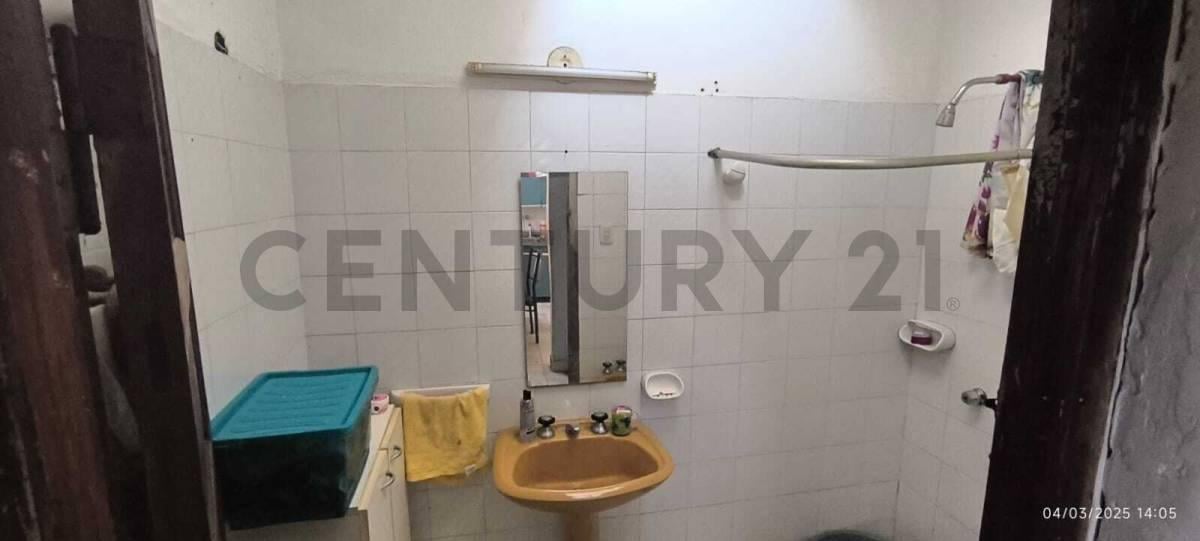 CASA 2 DORMITORIOS A RECICLAR BARRIO ECHESORTU