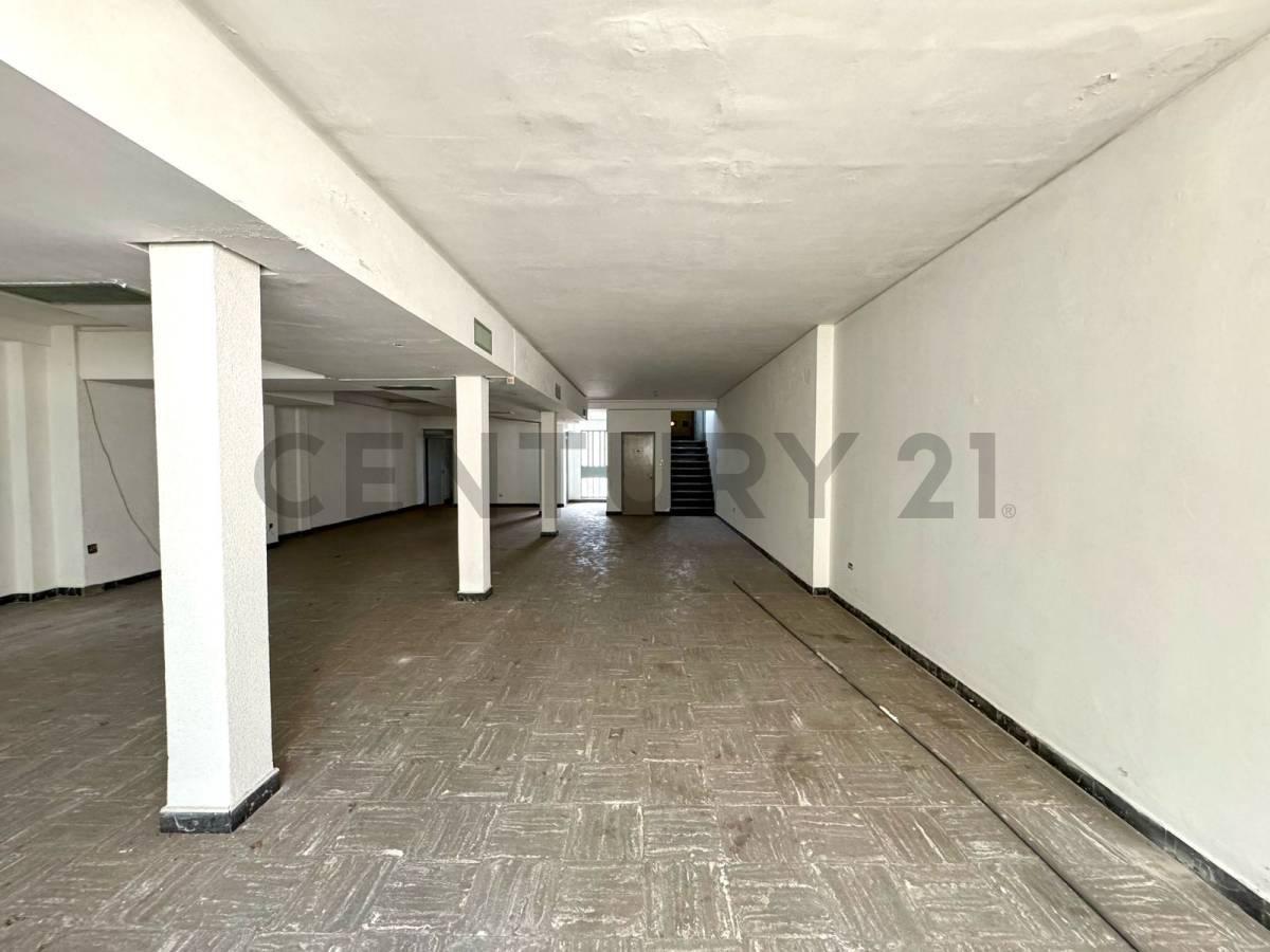 Local en Venta Desarrollado en Tres Plantas 1
