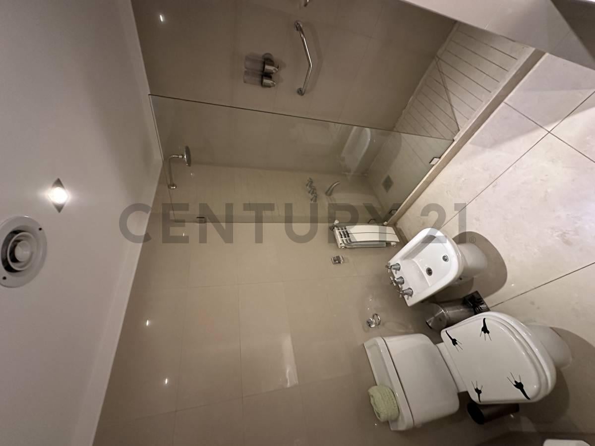 Venta Piso Exclusivo en la Torre embarcadero , 4 dormitorios.-