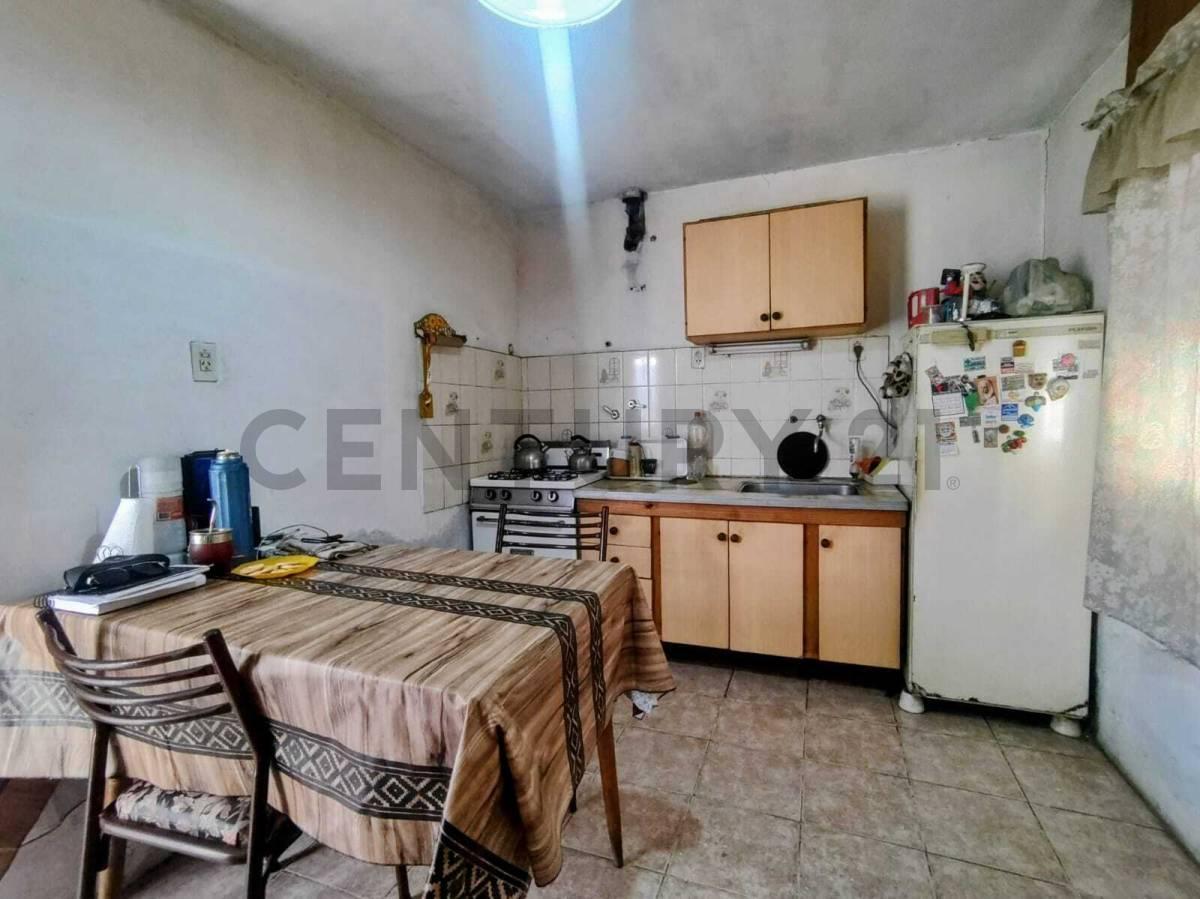 CASA DE PASILLO EN VENTA. ZONA OESTE. BARRIO GODOY