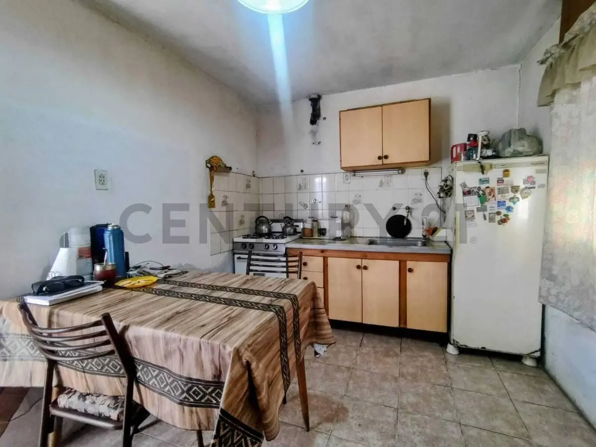 CASA DE PASILLO EN VENTA. ZONA OESTE. BARRIO GODOY 2