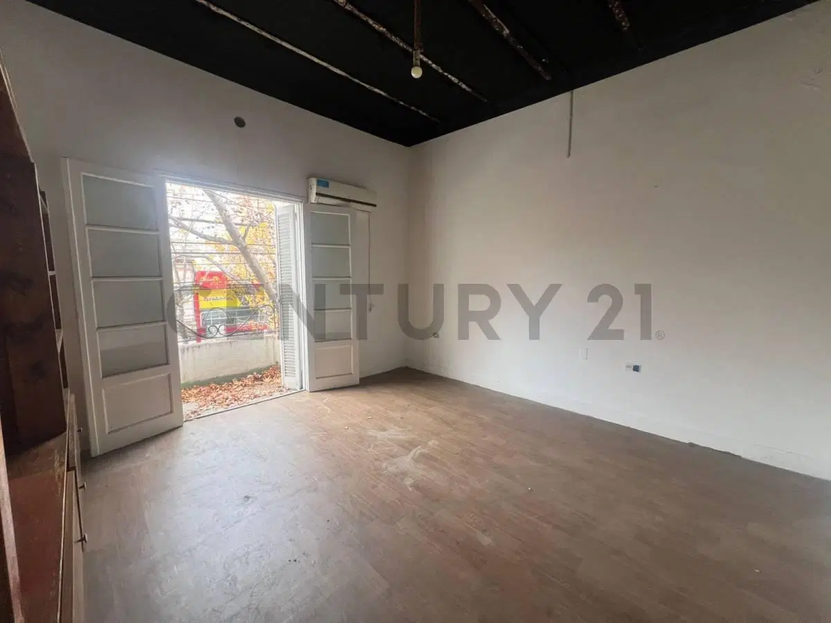 Venta Casa planta alta en barrio Lourdes 2
